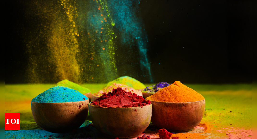 Happy Holi 2025: Best Messages, Quotes, Wishes and Images to share on Holi