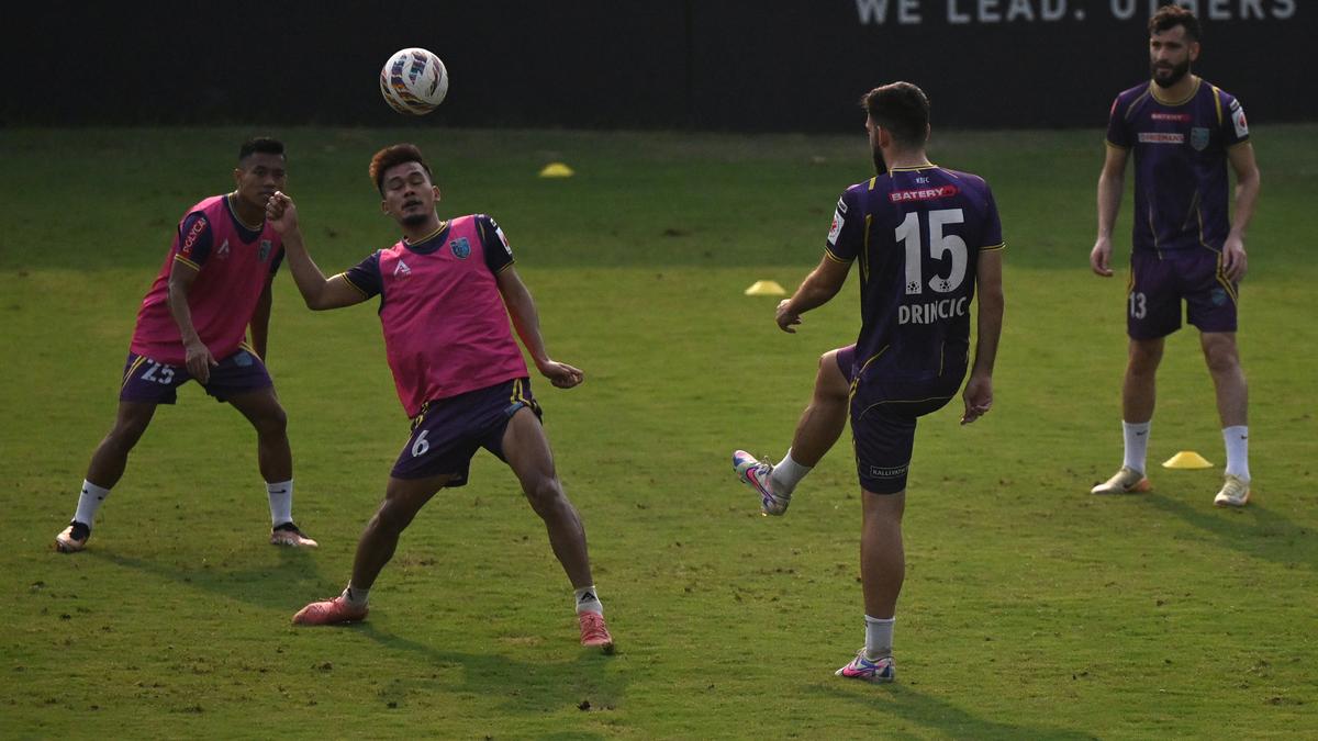 ISL | Kerala Blasters takes on a hungry Mumbai City in last home game