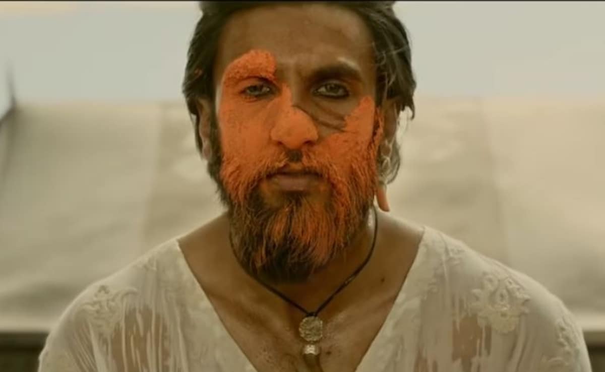 How Ranveer Singh Wanted To Do Something Different With Padmaavat’s Holi Scene As The Menacing Khilji