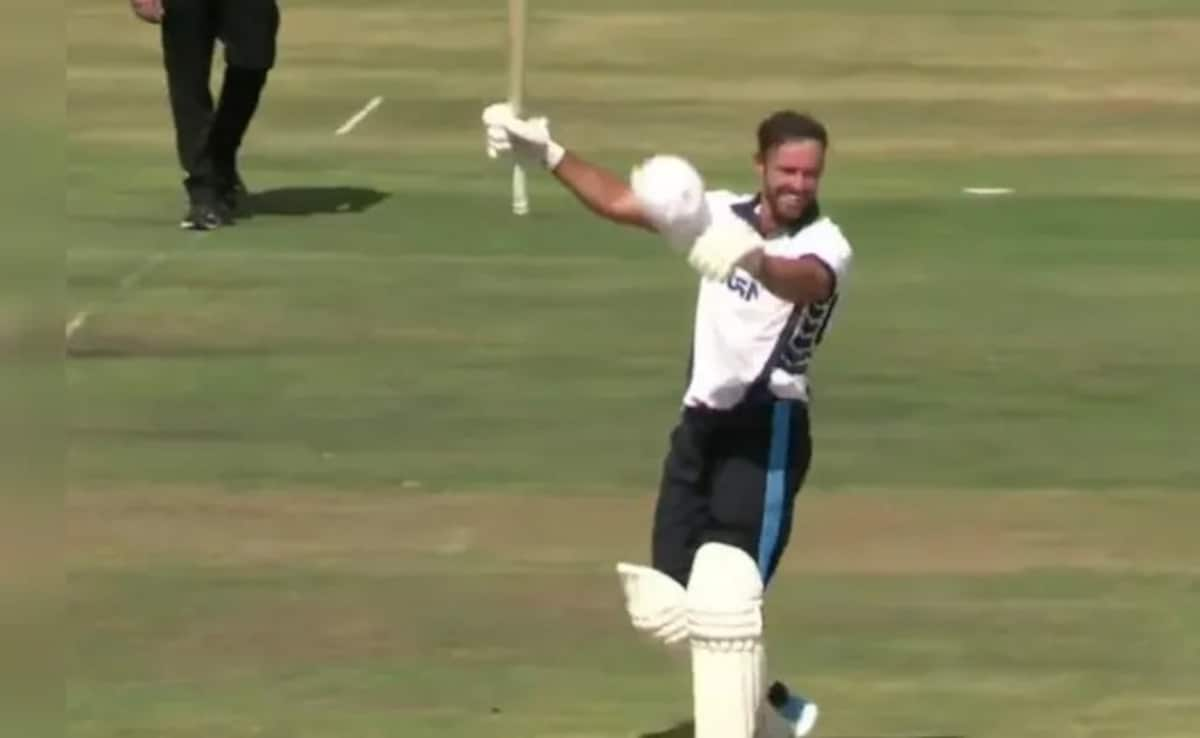 AB De Villiers Turns Back The Clock, Slams 28-Ball Ton With 15 Sixes – Watch